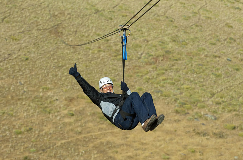 Visitors from around the world, from 6 years old, enjoy our Patagonian sky in the zip.